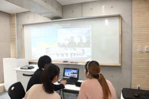本学留学生と神戸村野工業高等学校の高校生たちが、オンラインで国際交流！