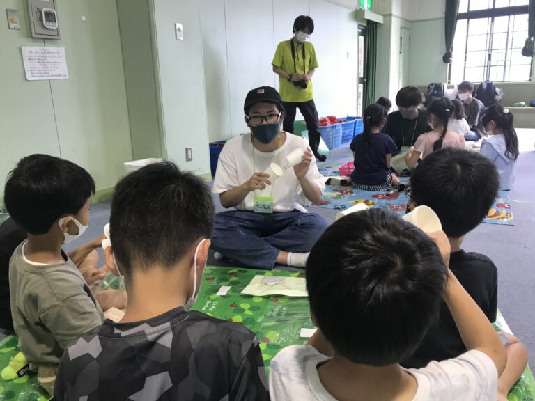川合ゼミの学生が小学生を対象に工作教室を開催。時間通りに教える難しさを痛感！のサムネイル