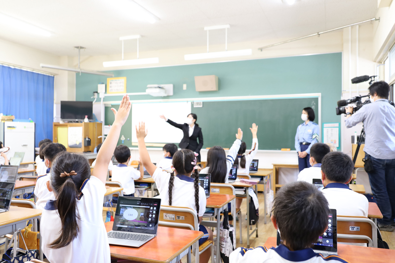 神戸市立樫野台小学校での活動の様子をNHKが取材