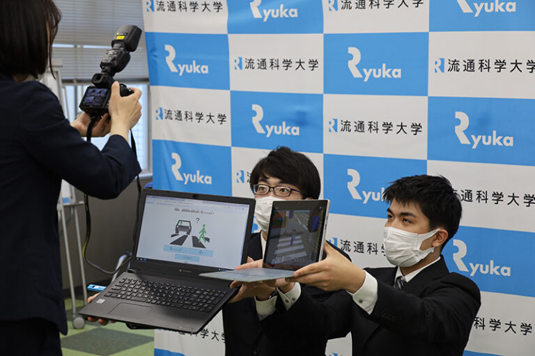 【6/24(金)「神戸新聞」】経済学部の学生が取り組む交通安全啓発活動が紹介されましたのサムネイル